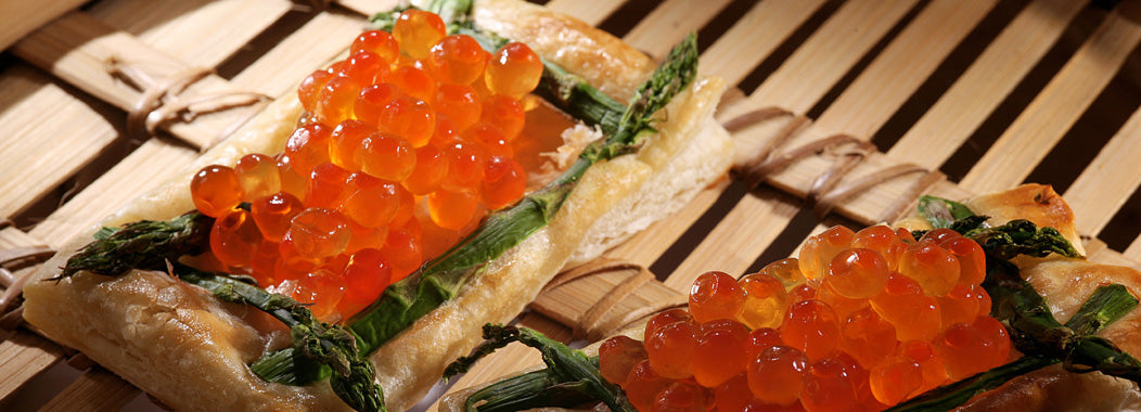 Puff pastry strips with green asparagus and caviar